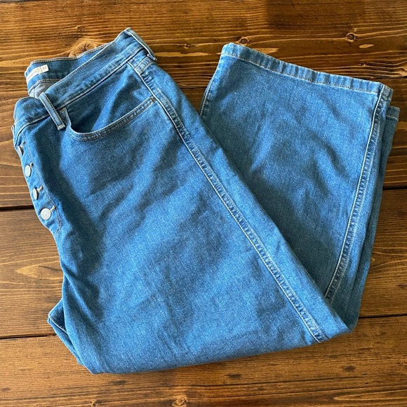 ✰NWOT Levi’s High Waisted Wide Leg Cropped Jeans ✰ - Picture 2 of 3